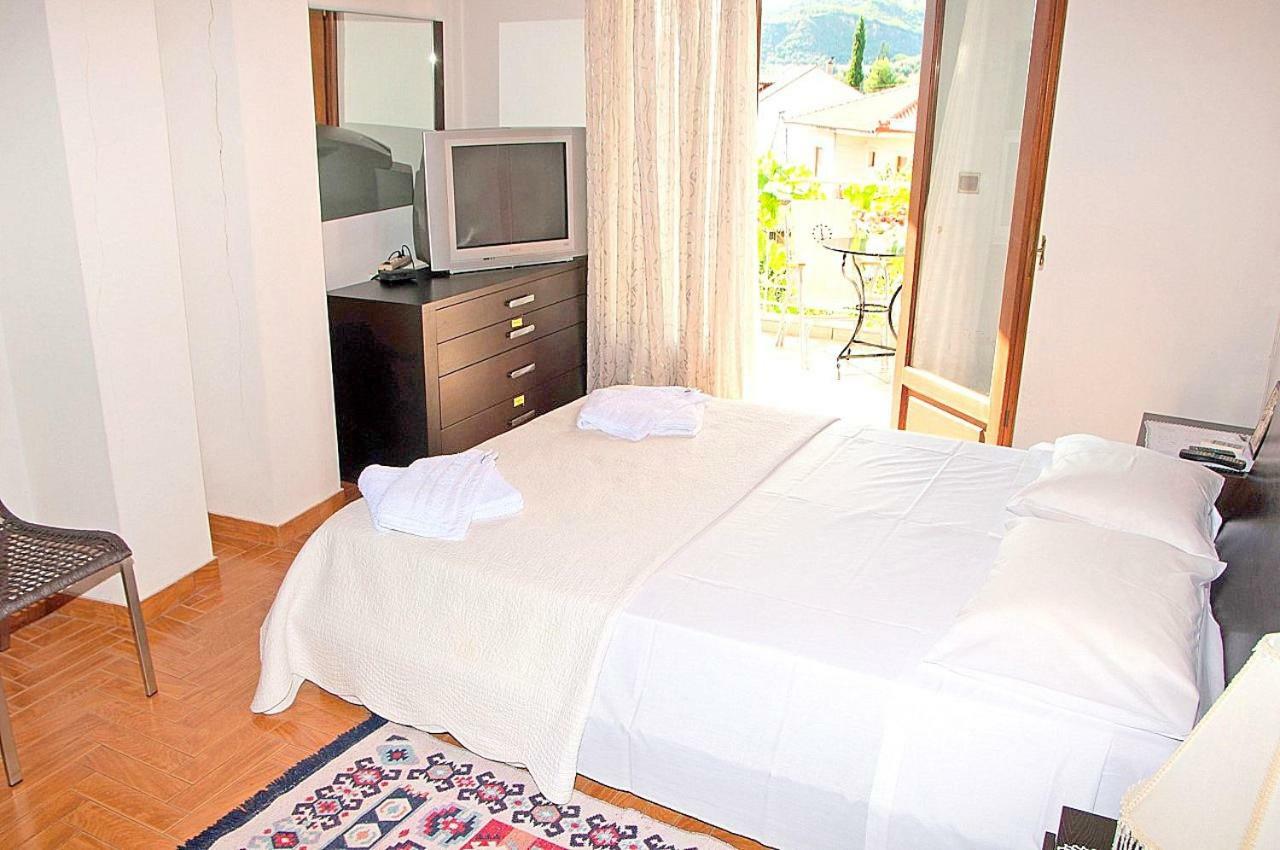 Dorothea'S Villa Platanos  Exteriör bild